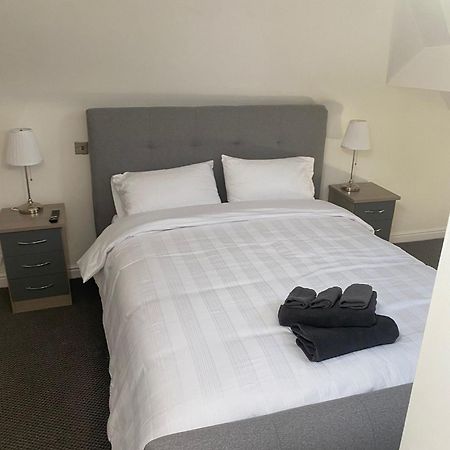 Spacious 2 Bedroom Apartment ลิเวอร์พูล ภายนอก รูปภาพ