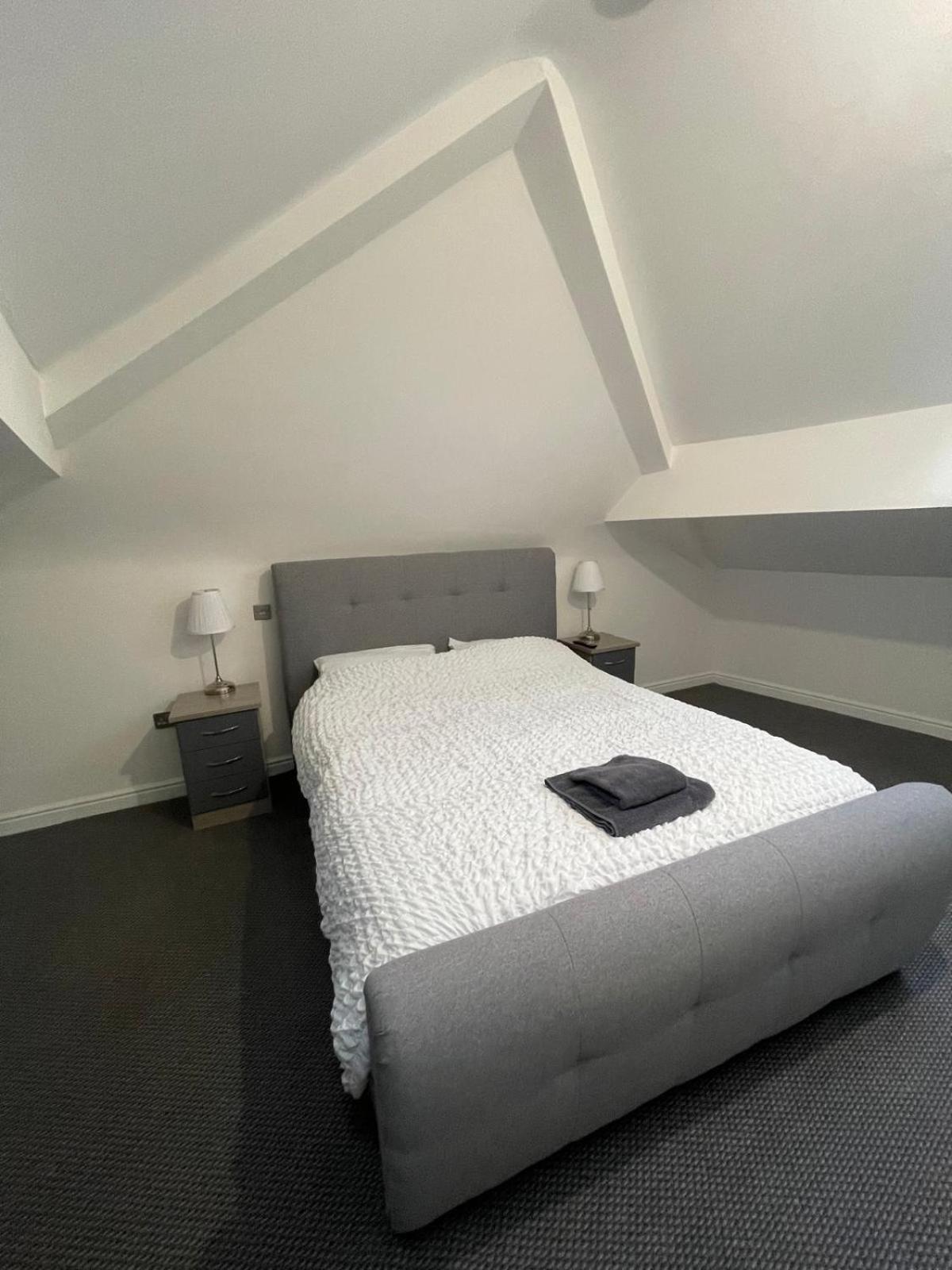 Spacious 2 Bedroom Apartment ลิเวอร์พูล ภายนอก รูปภาพ